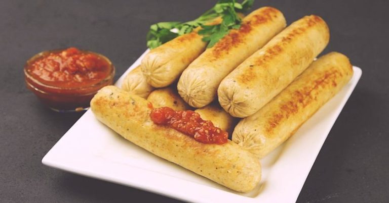Домашние сосиски с курицей