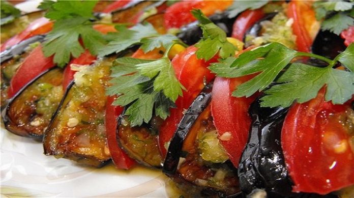 Очень вкусные баклажаны по-турецки.