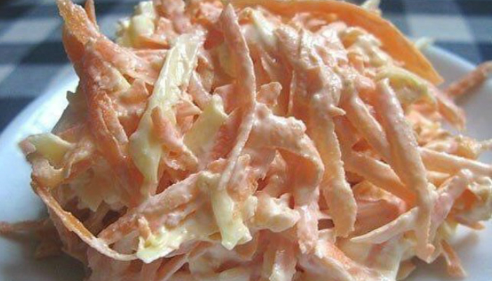 Морковный салат «лайт» с сыром и чесноком