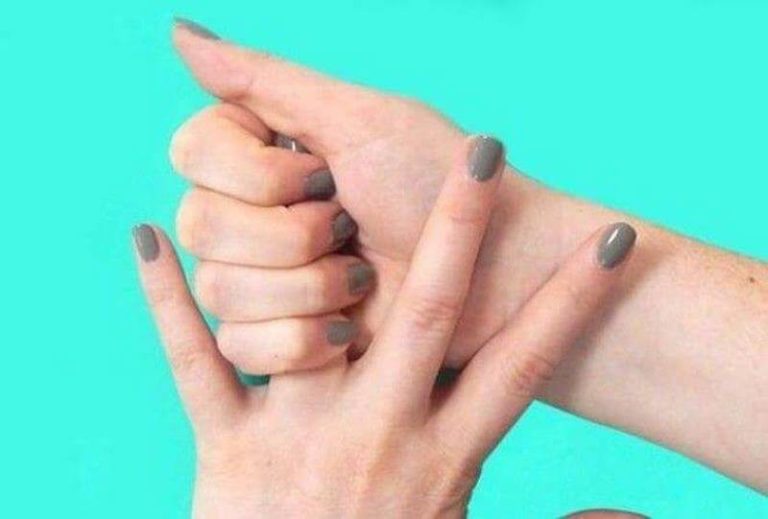 Попробуйте тянуть безымянный палец в течение 20 секунд. Вы будете удивлены!