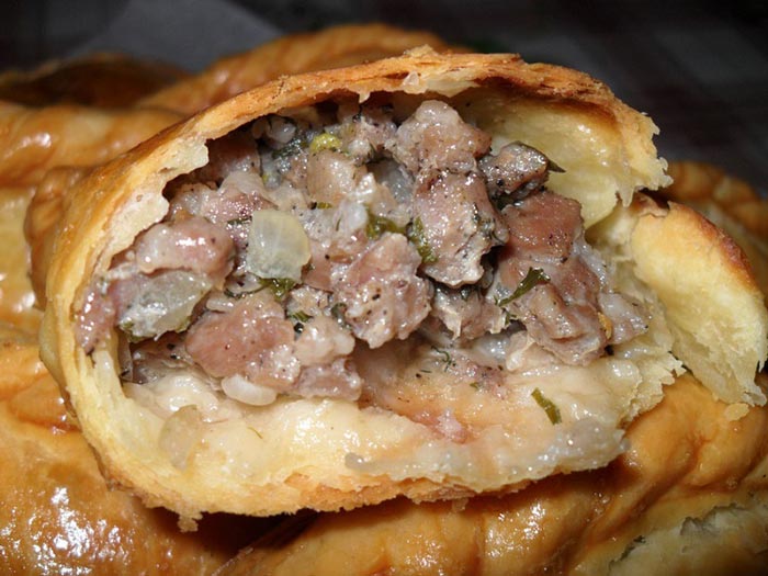 Караимские пирожки с мясом! Тесто хрустит, а начинка — объедение