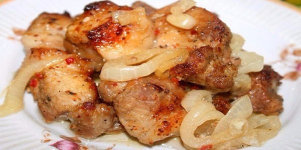 Шашлык в духовке на луковой подушке!