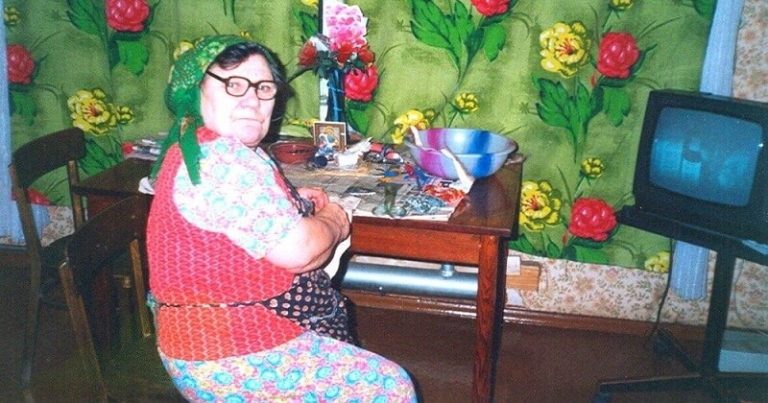 Брат стыдился сестры и никогда не звал ее к себе в город в богатый дом, но прошло много лет и…