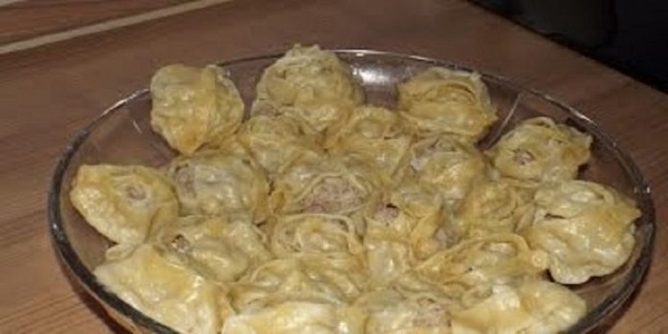 Готовить очень вкусные манты меня научила мама