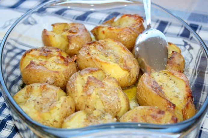 Сочный, ароматный с незабываемым вкусом картофель по-португальски!
