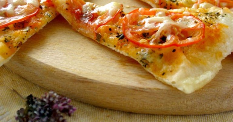 Диетическая пицца на скорую руку. Вкусно и полезно!