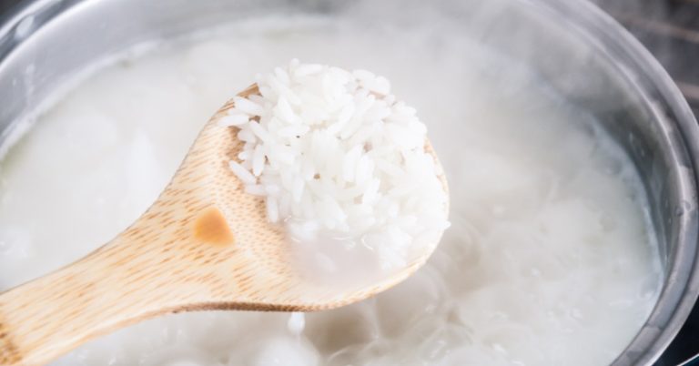 Добавив этот продукт во время варки, ты сделаешь рис на 50 % менее калорийным! Уникальный рецепт