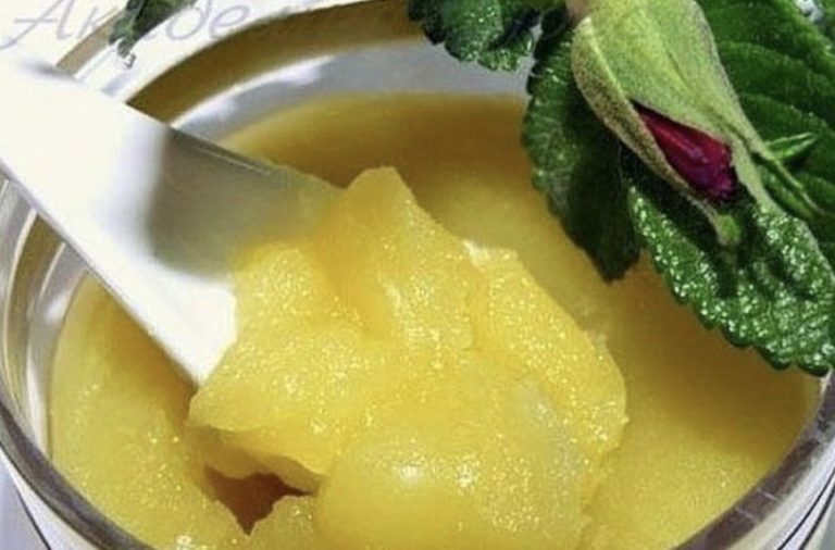 Косметологи в шоке! Эта популярная мазь разглаживает морщины за 1 ночь