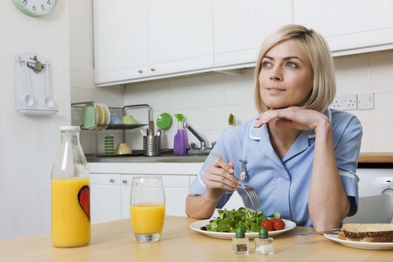 Хотите выглядеть всегда молодо и красиво. Дамы за 40, исключите эти продукты из вашего рациона