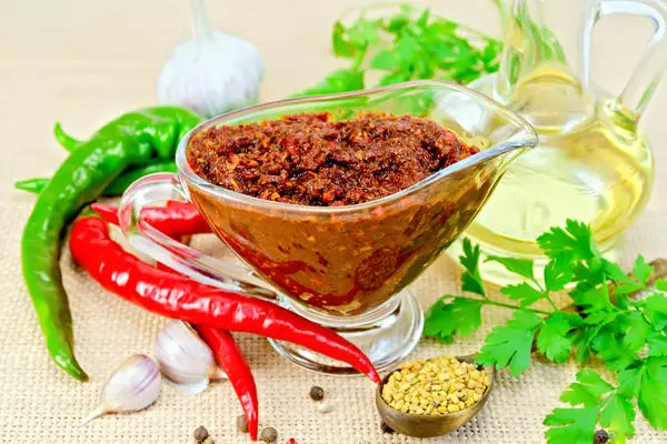 Аджика из овощей и фруктов: 6 пикантных рецептов!