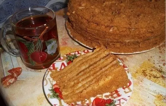 Медовик с заварным кремом — нежный, пропитанный, большой