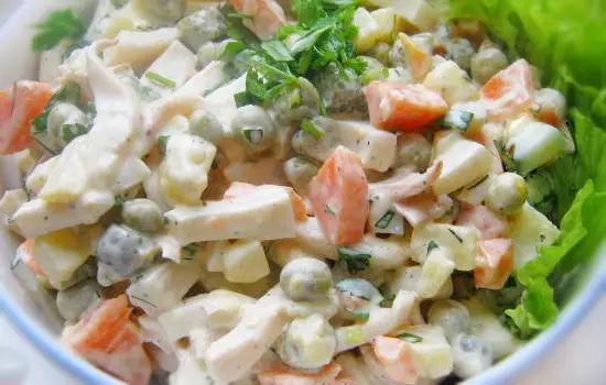 Нежный салат с кальмарами на праздничный стол