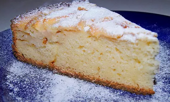 Результат пошуку зображень за запитом "Вкусный и сочный манно-яблочный пирог"