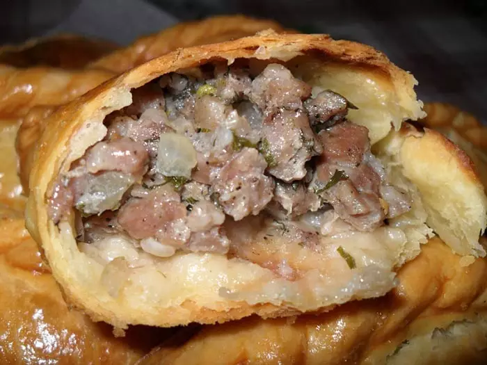 Караимские пирожки с мясом! Тесто хрустит, а начинка — объедение