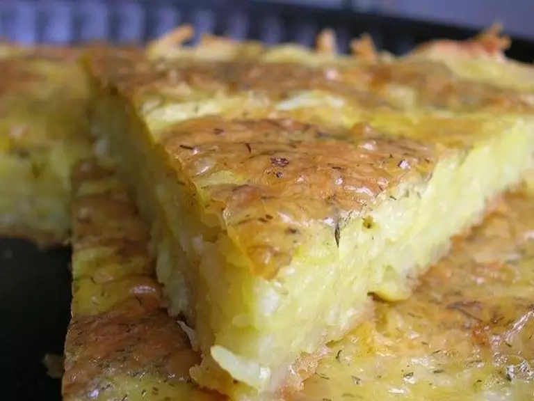 ОНА СМЕШАЛА НАТЕРТЫЙ КАРТОФЕЛЬ С СЫРОМ И ЧЕСНОКОМ И ОТПРАВИЛА В ДУХОВКУ