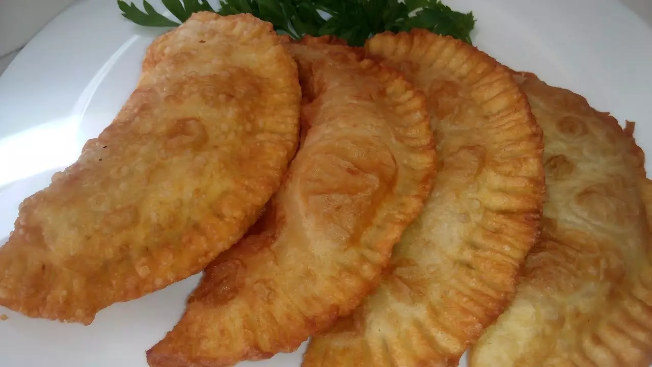 Результат пошуку зображень за запитом "Чебуреки с мясом: вкуснейшее хрустящее тесто"