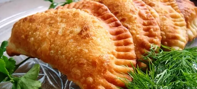 Чебуреки с мясом: вкуснейшее хрустящее тесто.
