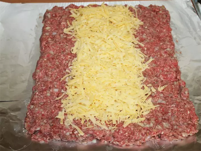 Рулет из сыра с мясным фаршем