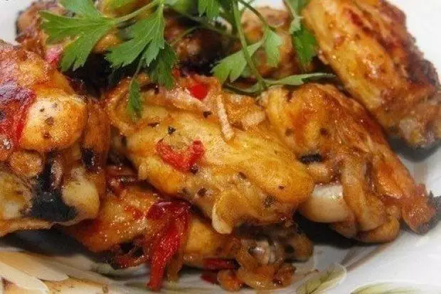 Чесночные куриные крылышки