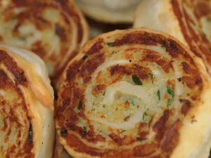 Картофельные рулетики алупатры: постная закуска вкуснее отбивных!