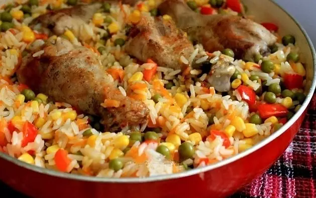 Курица с рисом и овощами по-каталонски