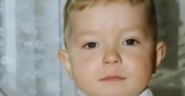 Мальчик в 8 лет колол дрова и ухаживал за мамой. Спустя 8 лет история получила огласку