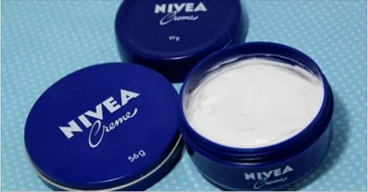Многие люди используют крем Nivea в маленьких синих баночках и совершенно не знают все способы его применения…