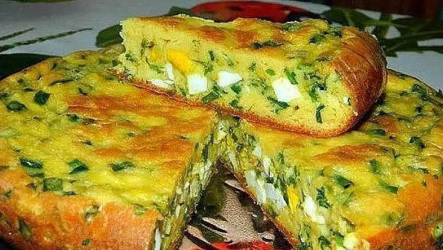 Пирог с яйцами и зеленым луком