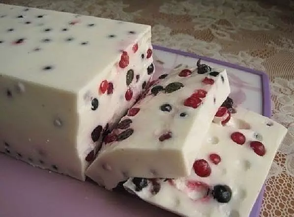 Сметанный десерт с ягодами (сметанный торт-желе)