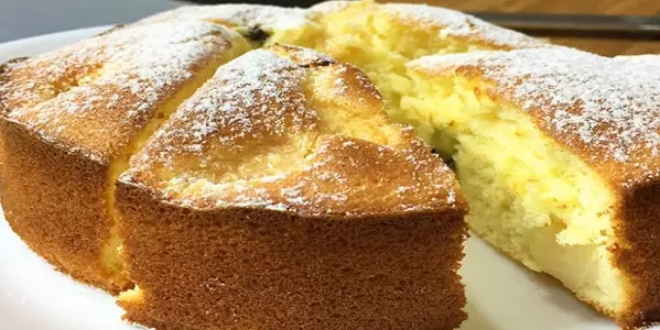 Соблазнительно аппетитный, очень вкусный и простой в приготовлении бисквитный пирог!