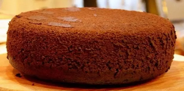 Вкуснейший десерт: классический шоколадный бисквит