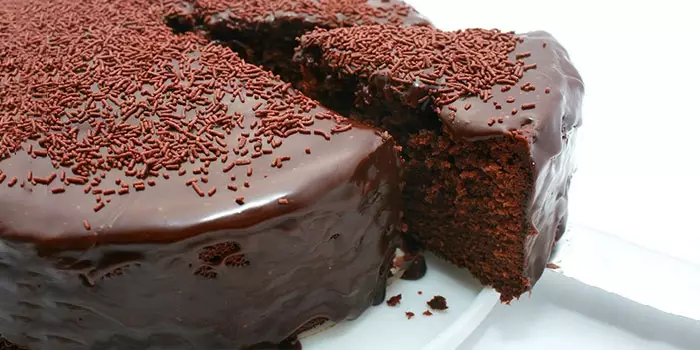 Этот рецепт — находка для любителей сладкого. Такого вкусного шоколадного пирога ты еще не пробовал!