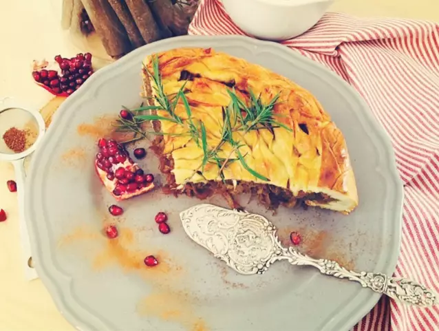 Капустный пирог с ароматом корицы и розмарина!