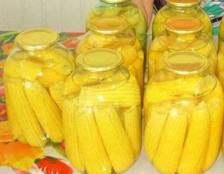 Молодая маринованная кукуруза