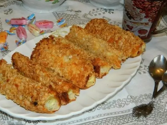 Она раскатала скалкой хлеб и приготовила блюдо, которое хочется есть каждое утро!