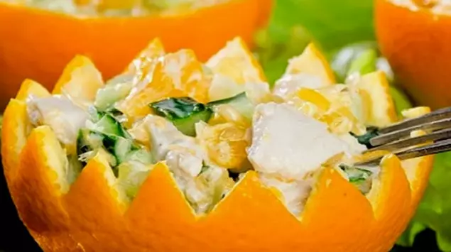 Салат из курицы с апельсином и огурцом