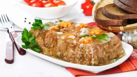 Янтарный мясной холодец