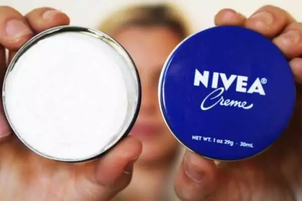 Многие используют крем Nivea в маленьких синих баночках и совершенно не знают все способы его применения