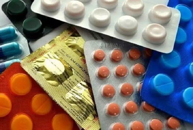 Врачи выложили в сеть полный список препаратов, которые ничего не лечат