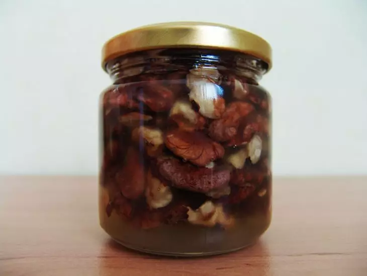 Грецкие орехи с медом — это средство, рекомендованное врачами