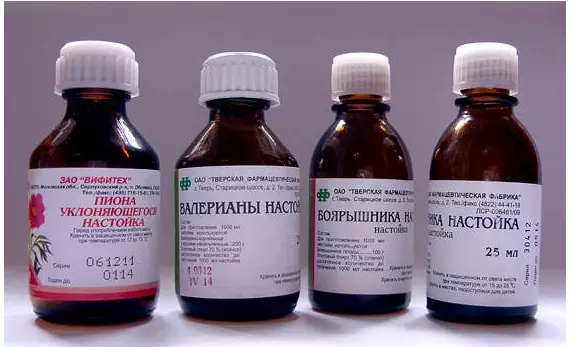 Просто смешайте несколько аптечных настоек и получите ценный бальзам от 100 болезней