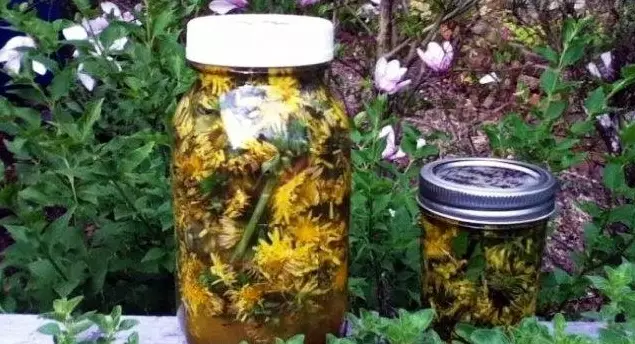 Мощное масло, которое быстро устранит боли в суставах, шее, артрит, подагру, кисты в груди, головные боли